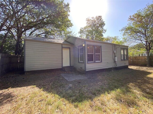 Building Photo - 4812 Roanoke St