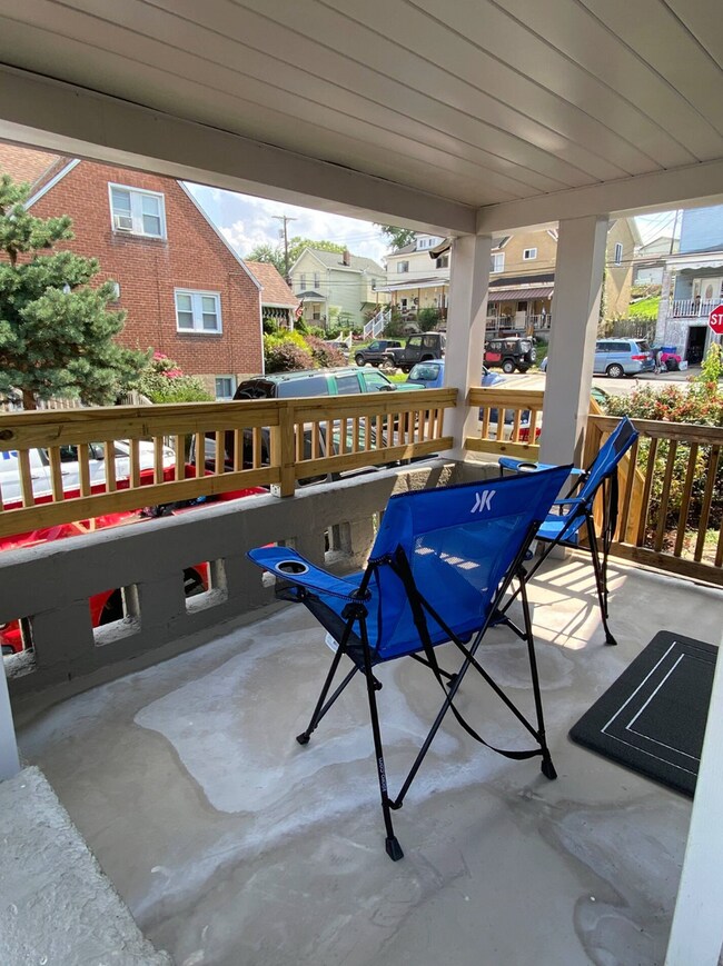 Building Photo - Charming 5 Bed 2 Bath House in Carnegie!