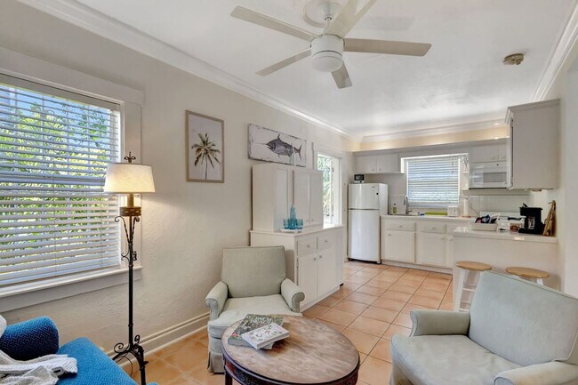 Building Photo - 521 28th St