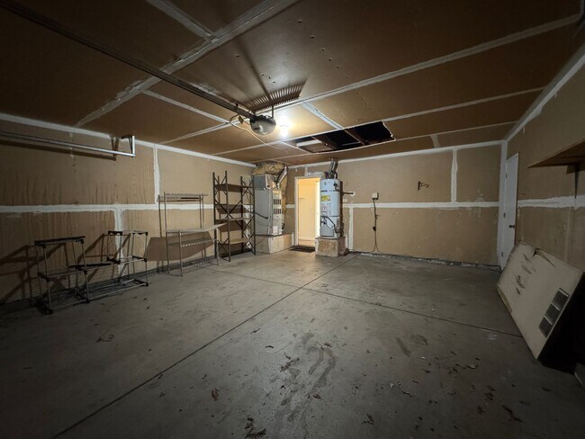 Building Photo - Three Bed, Two Bath Home with a Two Car Garage