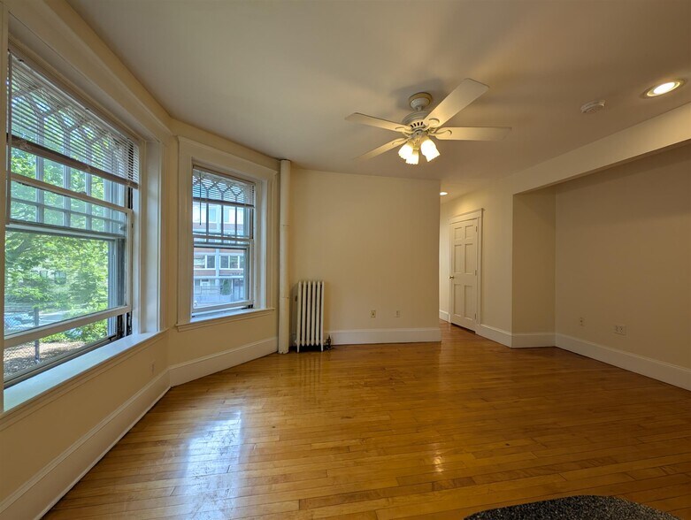 Building Photo - 335A Harvard St