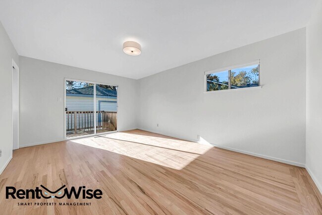 Building Photo - Present PM-Midtown Palo Alto Beauty-New Floors-Remodeled Bathrooms-Big Yard