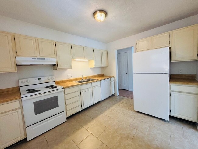 Building Photo - 306 Woodbine Dr