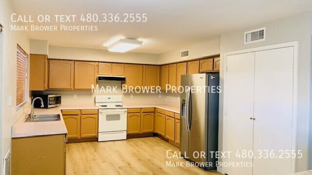 Building Photo - 244 N Cobblestone St