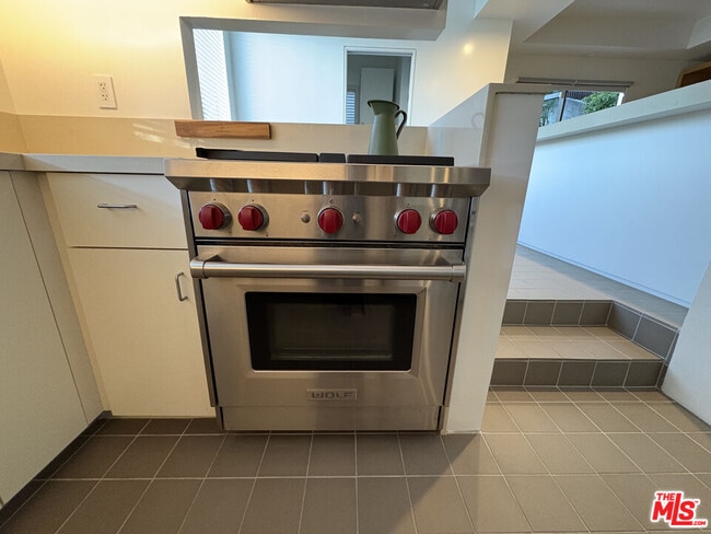 Building Photo - 444 W Avenue 37