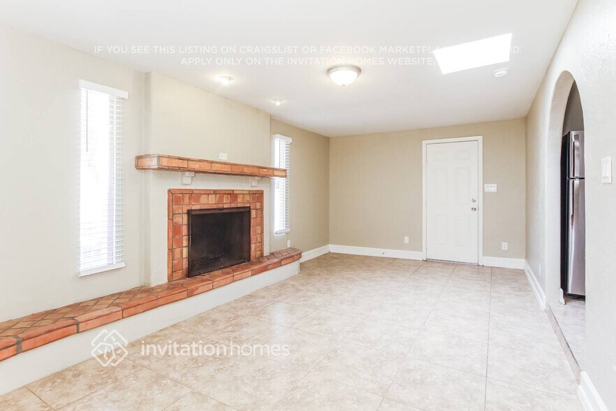 Building Photo - 15218 N 38th St