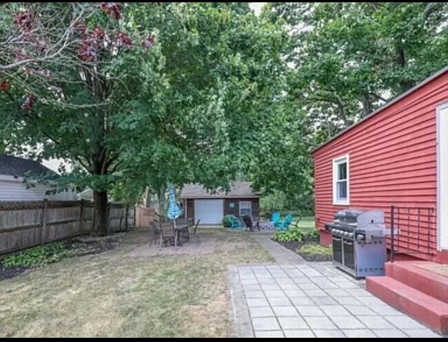 Building Photo - 79 School St