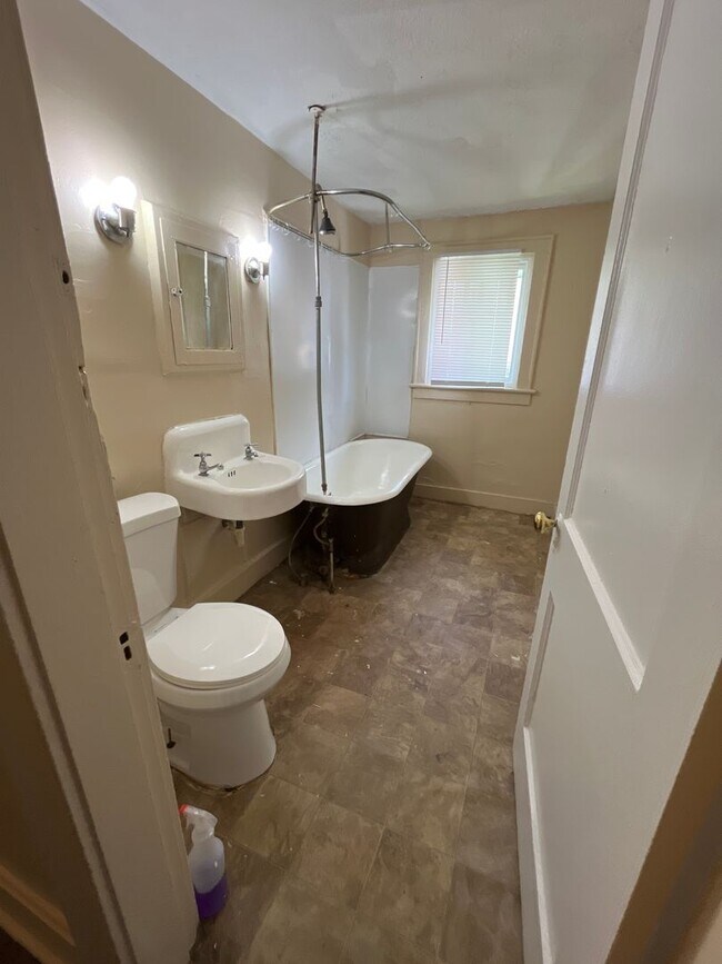 Building Photo - 357-359 Midland Ave