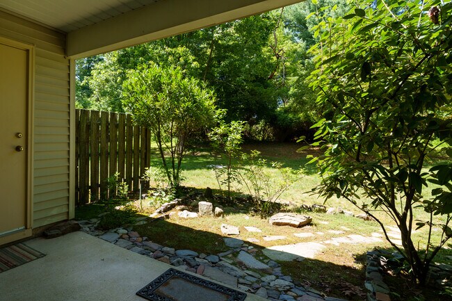 Building Photo - 11 Abelia Ct