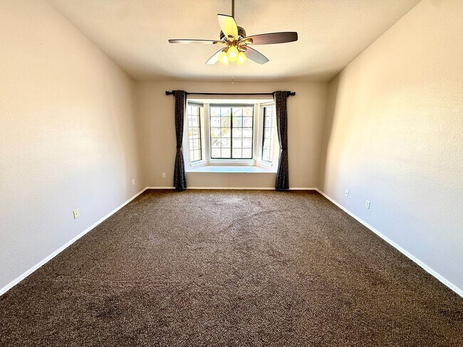 Building Photo - Custom 3 Bedroom, 2.5 Bath Home w/Bonus Ro...