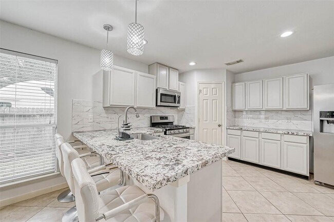 Building Photo - 14802 Dorray Ln