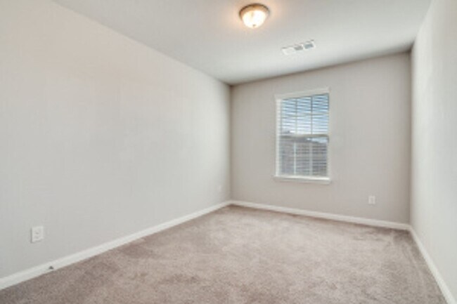 Building Photo - Beautiful 4/2.5 in Forney - like new!