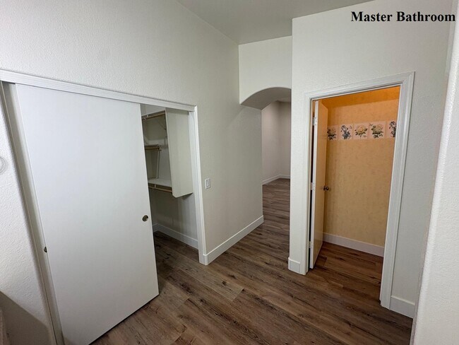 Building Photo - 461 E Pinto Dr