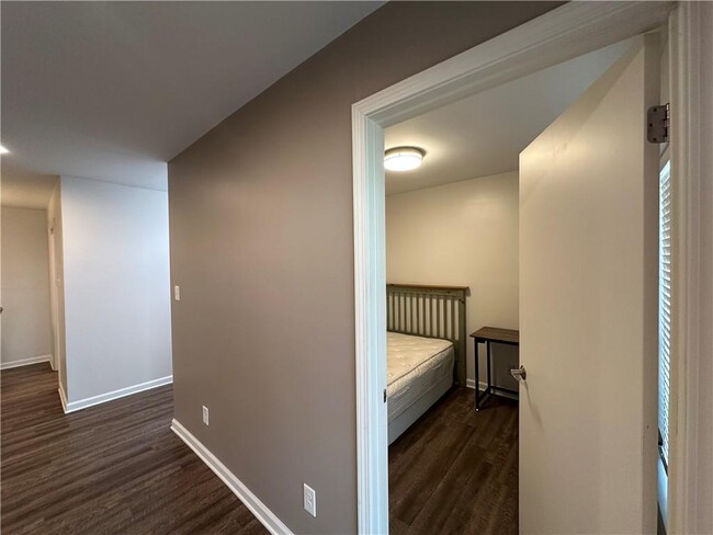 Building Photo - 303 River Run Dr