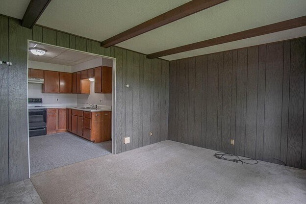 Building Photo - 315 E Oak St