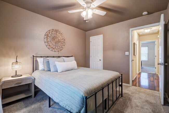 Building Photo - Turnkey Living in Owasso, Stylish Furnished 3-Bed Home with Pond & 2-Car Garage!