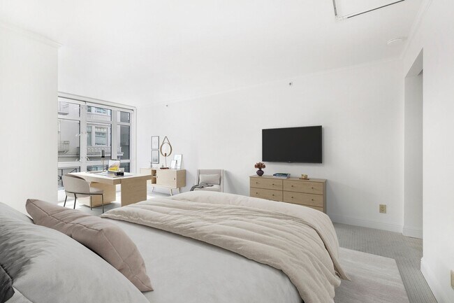 Building Photo - Prestigious Nob Hill Stunning Boutique Condo, Doorman, Parking – PROGRESSIVE