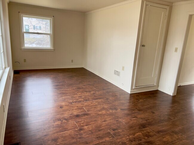 Living Room - 4705 Ardmore Ave