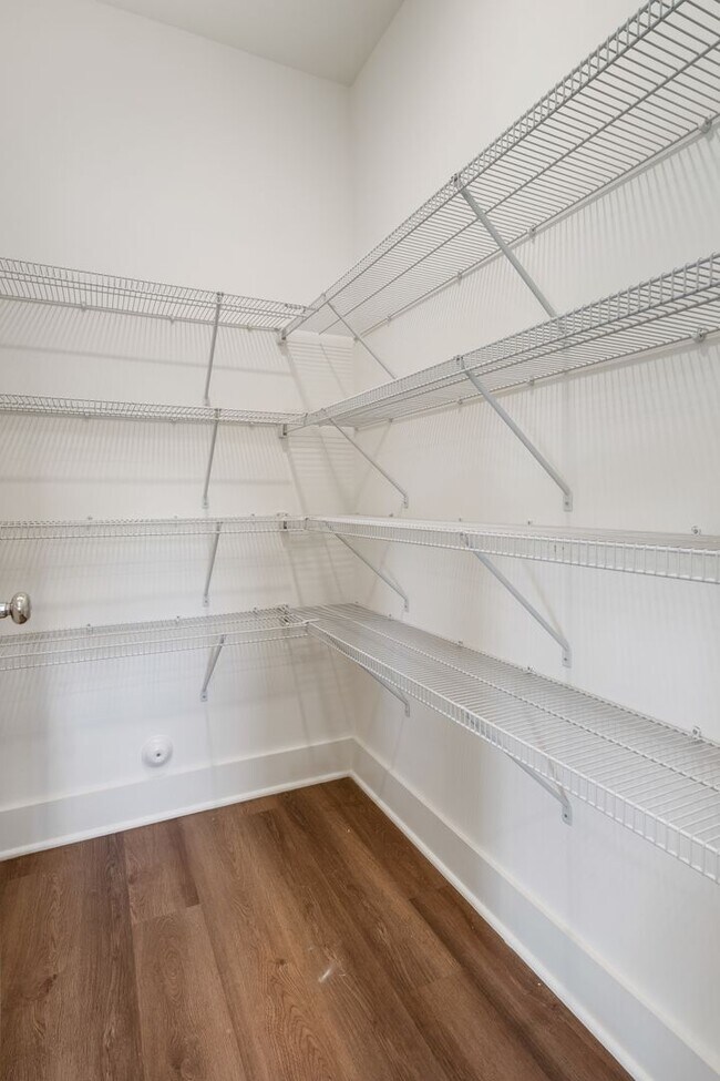 Building Photo - Luxury Living: Spacious 3-Bedroom Retreat with Modern Amenities