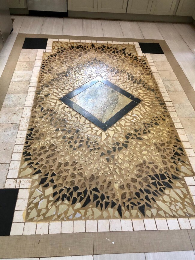 Building Photo - 521 N Broadway