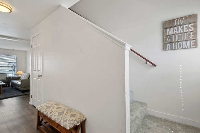 Building Photo - 3BR/2.5BA Townhouse in Courtyard Condos
