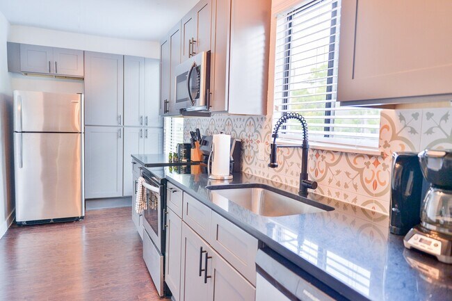 Building Photo - 2300 Stanford St