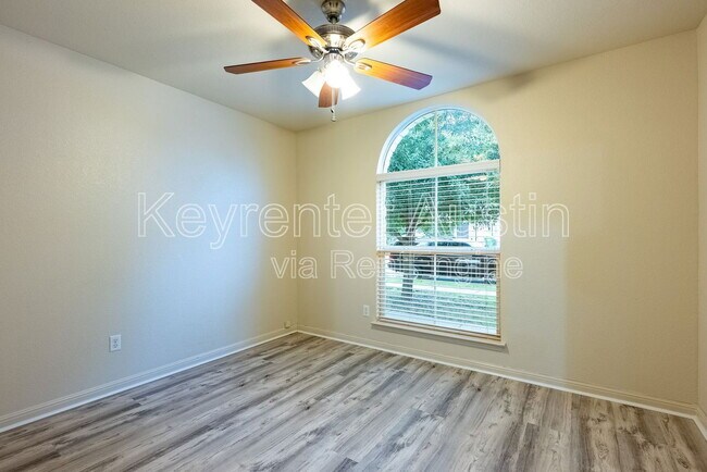 Building Photo - 13321 Pine Needle St