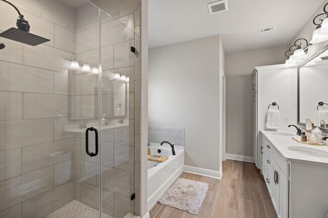 Building Photo - 212 Blaze Blvd