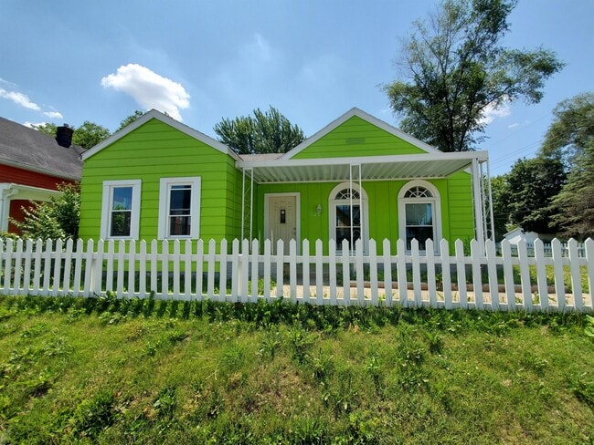 Primary Photo - 129 W 3rd St
