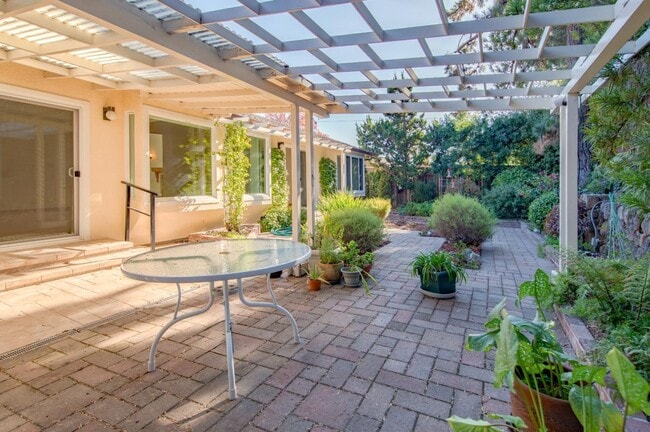 Building Photo - 908 Glennan Dr