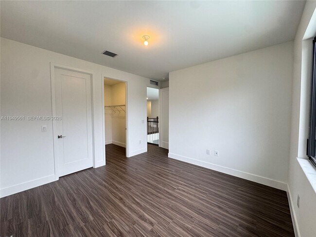 Building Photo - 19749 NE 16th Pl