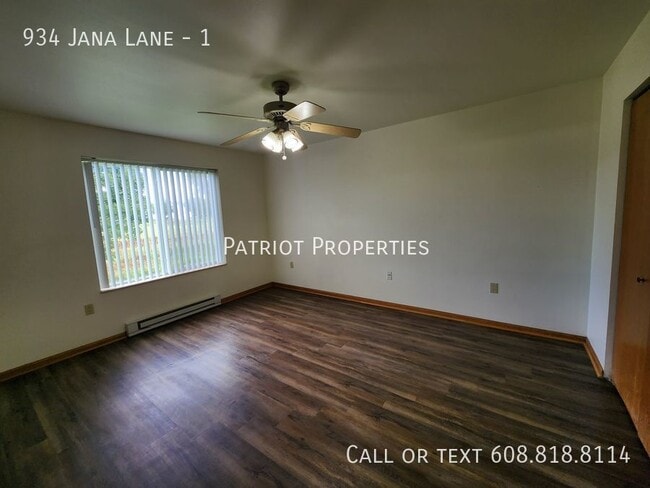 Building Photo - 934 Jana Ln