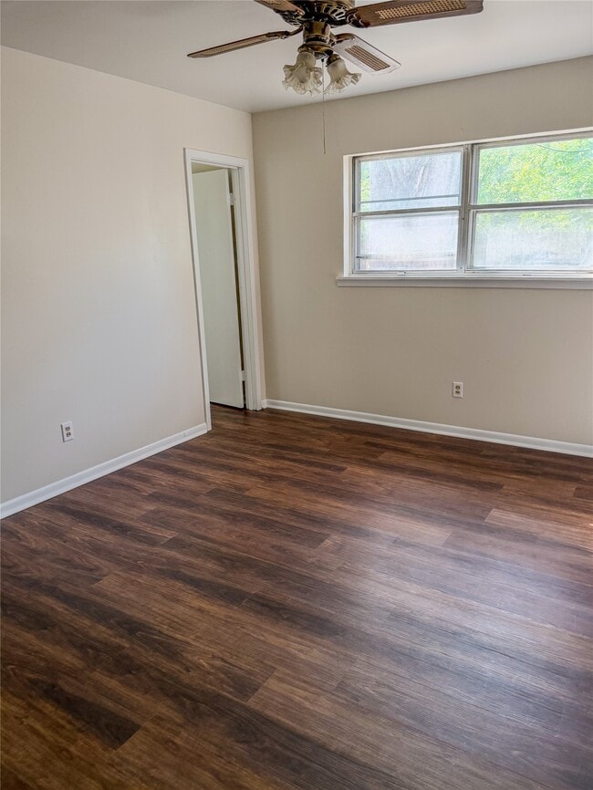 Building Photo - 109 Lakeway Dr