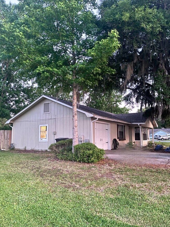 Building Photo - 3/2 updated & near the base!