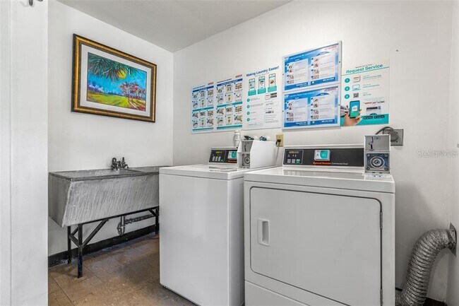 Building Photo - 650 Pinellas Point Dr S