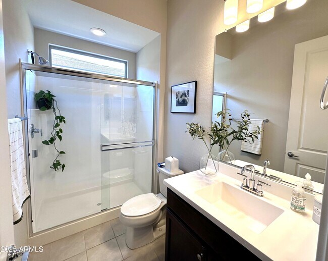 Building Photo - 2827 E Los Gatos Dr