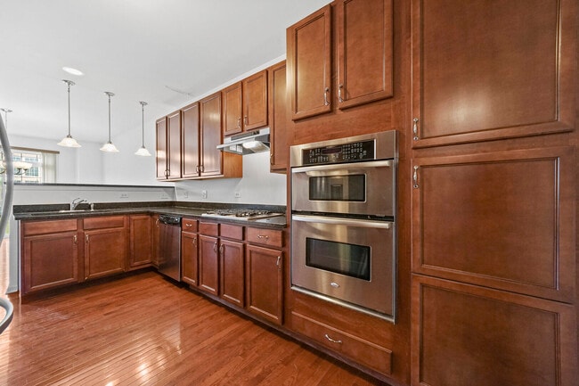 Building Photo - 10 Carrington Cir