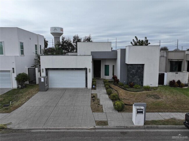 Building Photo - 211 Driftwood Ave
