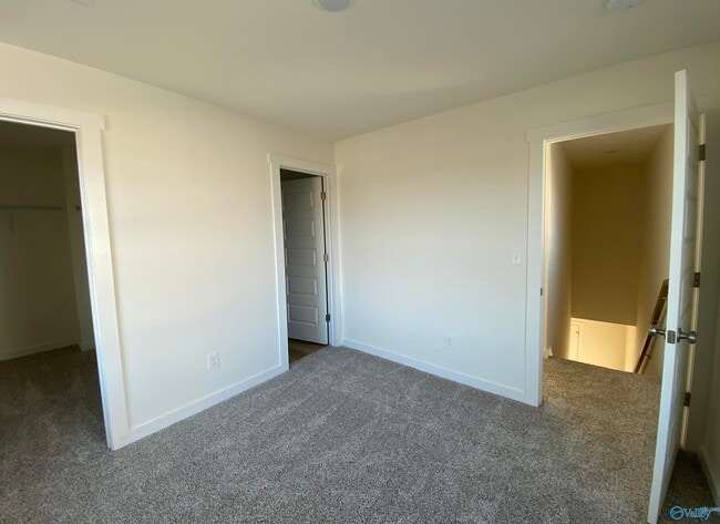 Building Photo - 418 Falls Pointe