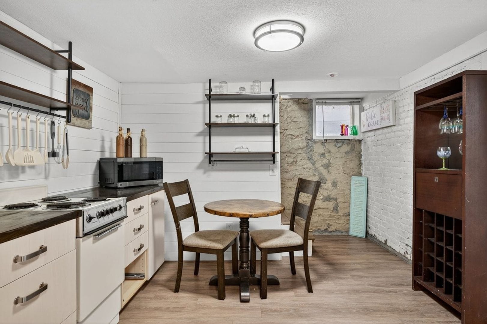 Building Photo - 1821 6th Ave