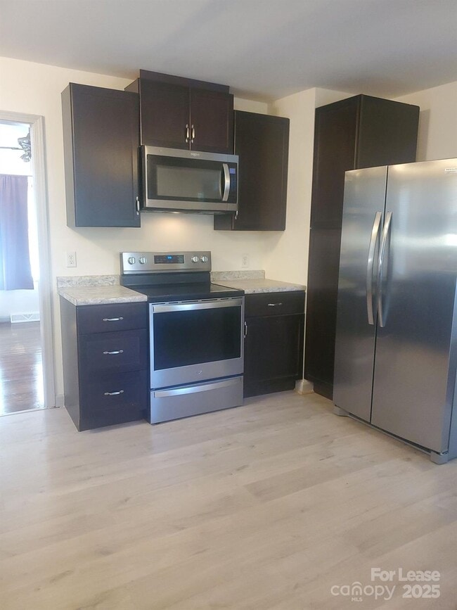 Building Photo - 3405 Erinbrook Ln