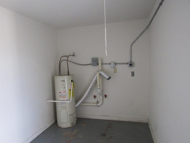 Building Photo - 2403 E Frost St