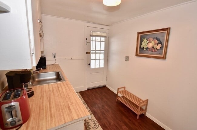 Building Photo - 58 S East St