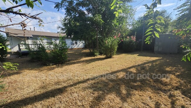 Building Photo - 1104 Hickory Ln