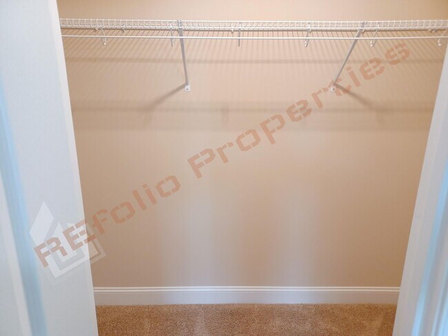 Building Photo - Luxury 5 Bedroom, 3 Bath, 2-Car Garage End...