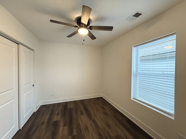 Building Photo - 114 Stephen St