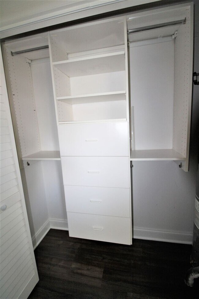 Building Photo - (Coming Soon) 2 Bedroom Condo In South Park!
