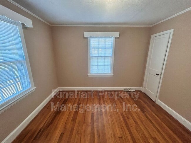 Building Photo - 1329 Eisenhower Rd