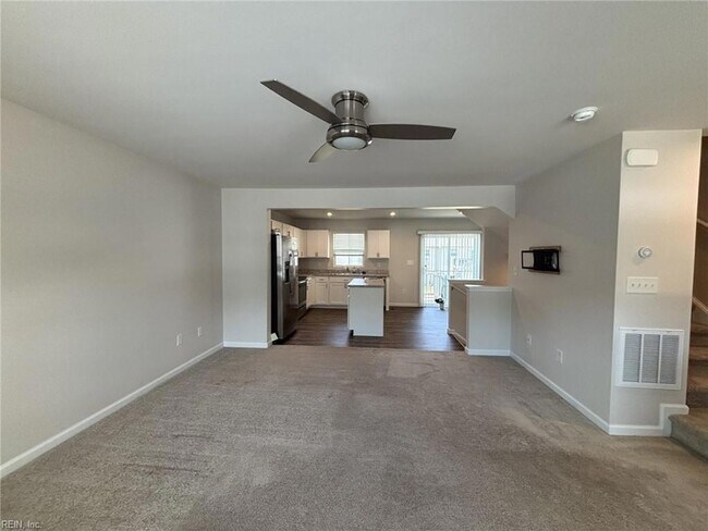 Building Photo - 2027 Petersen Way