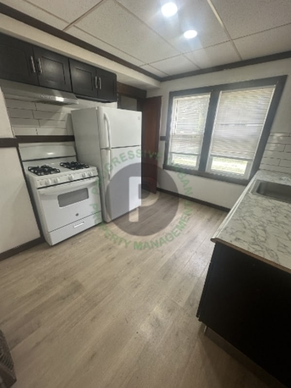 Building Photo - 9611 Larnder Ave